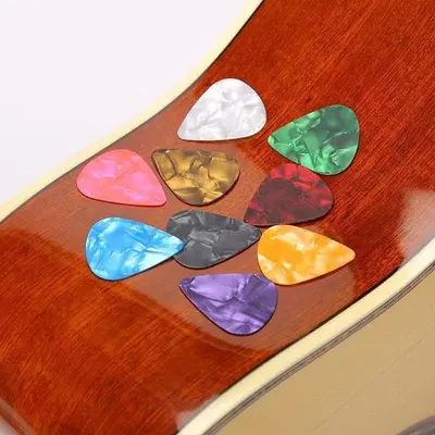 Shows the customer all the different colored guitar picks included in the purchase, demonstrating variety and value in the bundle.