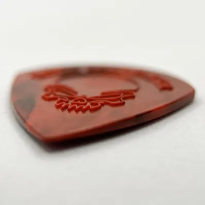 Provides a clean, distraction-free view of the product to show its shape, color, and embossed design details.