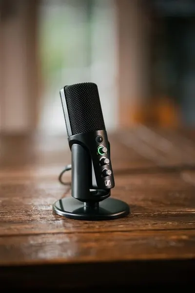 Shows the microphone in a natural, real-world environment to help shoppers visualize the product in use on their desk or workspace.