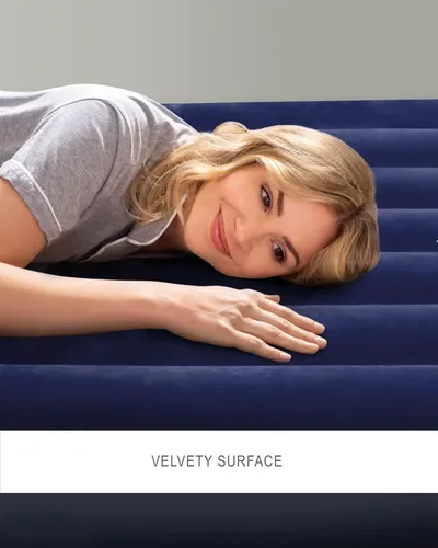 Highlights the soft, velvety texture of the air mattress surface to communicate comfort and premium feel for a better sleep experience.