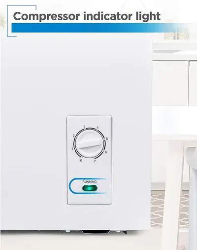 Highlights the compressor indicator light feature to show shoppers how they can monitor when the appliance is running. Communicates the benefit of being able to easily monitor the appliance's…