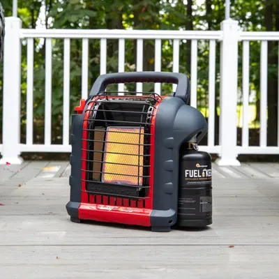 Demonstrates the product in a real-world outdoor setting to show shoppers how it can be used on a deck or patio, emphasizing its portability and practical application for outdoor heating.
