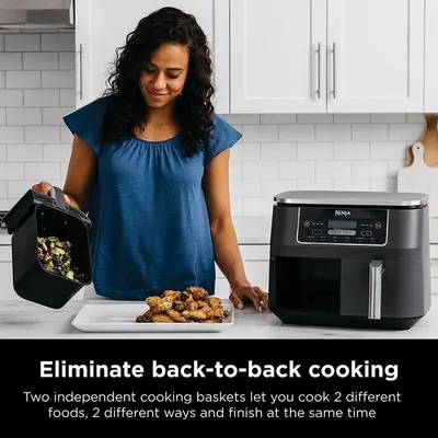 Communicates the convenience of cooking two different foods at the same time using two independent baskets, eliminating the need for sequential cooking.