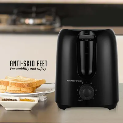 Highlights the anti-skid feet feature to reassure shoppers that the toaster provides stability and safety during use.