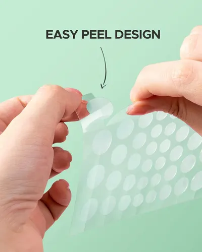 Demonstrates how simple it is to peel and apply the product, reassuring shoppers that the product is user-friendly and convenient to use. Highlights the easy peel design as a key benefit, showing…