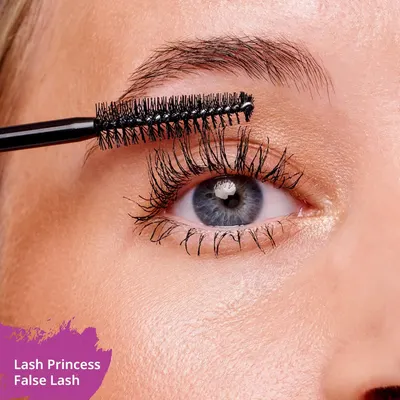 Demonstrates the mascara's ability to create dramatic, voluminous lashes, showing the product in action to help shoppers visualize the cosmetic result they can achieve.