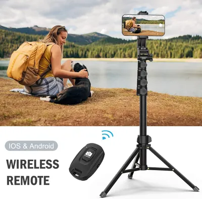 Demonstrates the wireless remote feature that allows users to take hands-free photos and videos from a distance, perfect for capturing outdoor moments with pets or solo adventures.