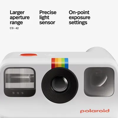 Breaks down the camera's key technical components to educate shoppers about the advanced photography features and build confidence in the product's professional-grade capabilities.