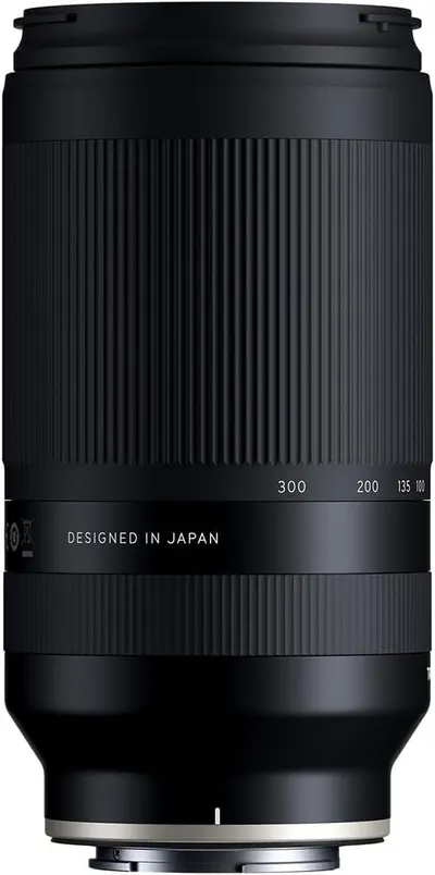 Provides a clean, catalog-style view of the camera lens on a white background to show the product clearly without distractions.