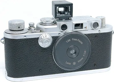 Displays the vintage camera product clearly on a white background for catalog-style viewing without distractions.