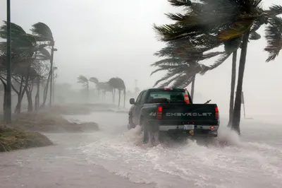Demonstrates the vehicle's ability to handle severe weather conditions and flooded roads, reassuring shoppers of its durability and reliability in challenging environments.
