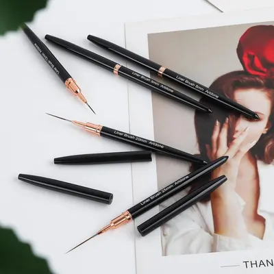 Shows the customer all the liner brushes included in the set, displaying the variety of sizes (3mm, 5mm, 20mm, 25mm) to demonstrate the complete kit they will receive.