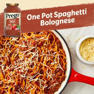 Demonstrates a specific recipe use case for the Prego sauce, showing shoppers how the product can be used to create a complete one-pot spaghetti bolognese dish.