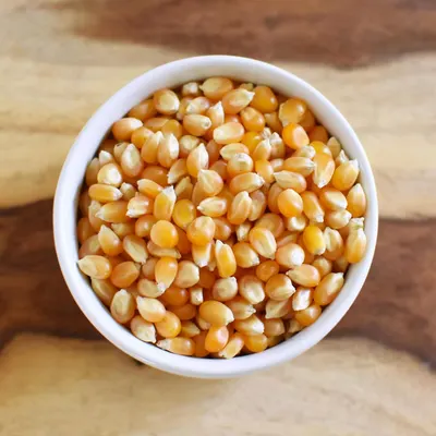 Shows the raw popcorn kernels in a clean, catalog-style presentation to give shoppers a clear view of what the product looks like without distractions.