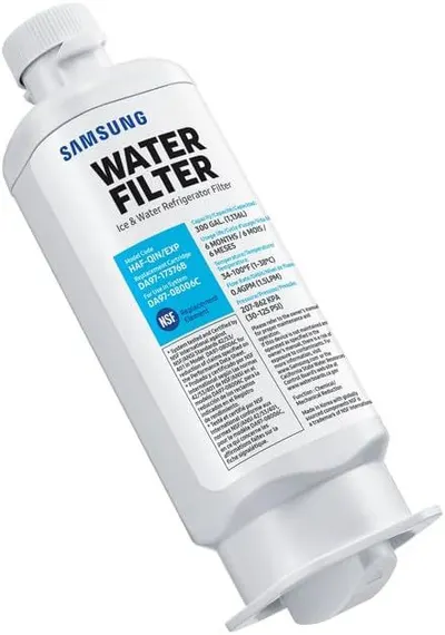 Provides a clean, catalog-style view of the Samsung water filter product to show its physical appearance and packaging details.