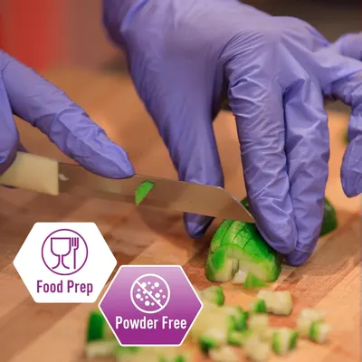 Demonstrates the product's suitability for food preparation tasks while highlighting that the gloves are powder-free, reassuring shoppers about safety and cleanliness in kitchen use.