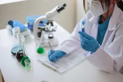 Shows the product being used in a real-world laboratory environment to demonstrate its professional application and build credibility with shoppers.