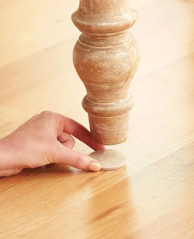 Demonstrates that the product includes protective felt pads to prevent furniture from scratching floors and to keep items stable.