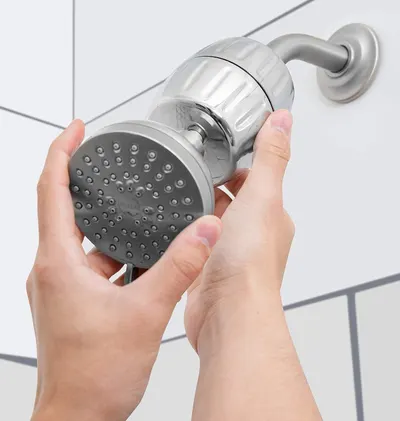 Demonstrates how simple it is to install or adjust the showerhead by hand, reassuring shoppers that no tools or professional help is needed. Highlights the ease of use and installation as a key…