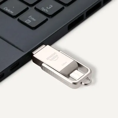 Provides a clean, catalog-style product view showing the dual-connector flash drive design and its compatibility with laptops, emphasizing the physical product and its connection capability.