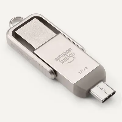 Provides a clear, unobstructed view of the Amazon Basics USB-C flash drive for shoppers to see the product design, branding, and physical appearance.