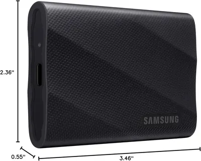Communicates the physical dimensions of the Samsung portable SSD to help shoppers understand its compact, portable size.