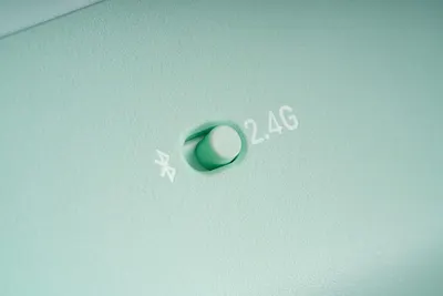 Communicates the product's extremely light weight (2.4g) to emphasize portability and comfort for the shopper.