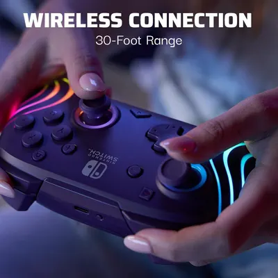 Communicates the wireless connectivity range of the gaming controller to reassure shoppers they can play comfortably from a distance without lag or disconnection. Highlights the wireless capability…
