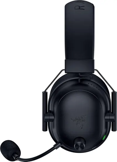 Provides a clear, unobstructed view of the gaming headset on a white background for catalog-style presentation.