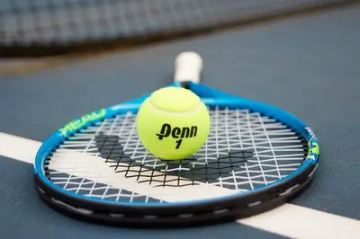 Shows the product in its natural real-world environment on a tennis court to help shoppers visualize the product in use and create an emotional connection with the sport.