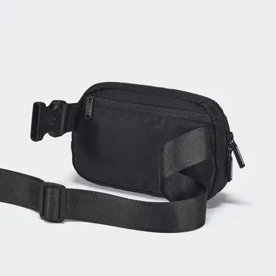 Provides a clean, catalog-style view of the black fanny pack/belt bag to show the product's design, structure, and adjustable strap without distractions.