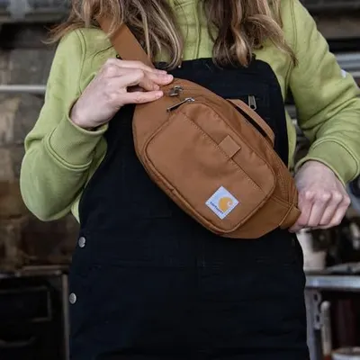 Demonstrates how the product looks and functions when worn in a real-world setting, helping shoppers visualize the product in everyday use.