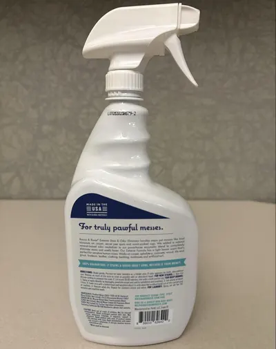 Provides a clean, catalog-style view of the spray bottle product to show its physical appearance and packaging design.