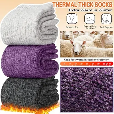 Communicates multiple distinct benefits of the thermal socks including warmth, comfort features, and protective design elements to reassure shoppers of comprehensive cold-weather performance.