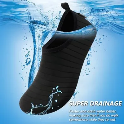 Demonstrates the product's ability to drain water quickly, reassuring shoppers that the product performs well even when wet.