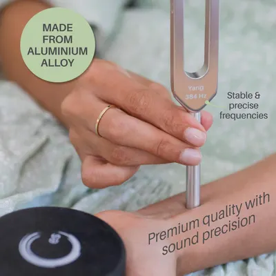 Highlights multiple product quality features including the aluminium alloy construction and precise frequency stability, reassuring shoppers of the product's premium build and performance.