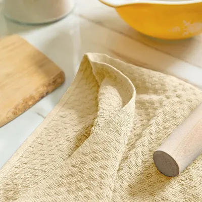 Shows the product in a real kitchen setting to help shoppers visualize how it looks and functions in everyday use.