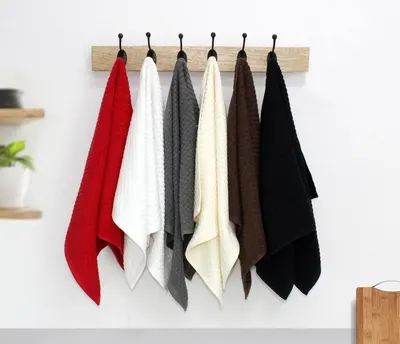 Displays the full range of color options available in the product line to help shoppers choose their preferred variant.