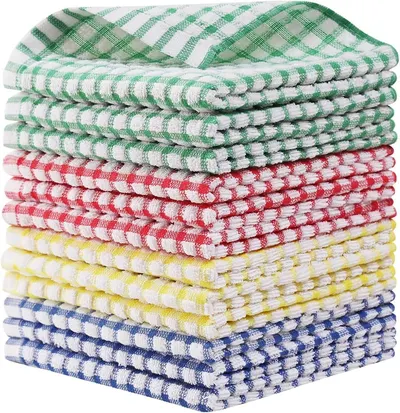 Shows the complete set of dishcloths included in the purchase, displaying the variety of colors (green, red, yellow, blue) the customer will receive.
