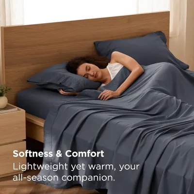 Communicates the bedding's comfort and all-season versatility, reassuring shoppers that the product is both soft and suitable for year-round use.
