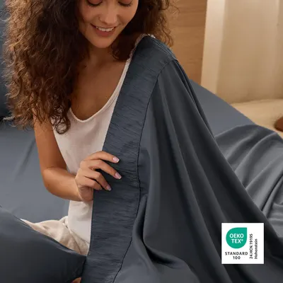 Highlights the product's safety certification to reassure shoppers that the bedding is tested for harmful substances and safe for use. Communicates the…