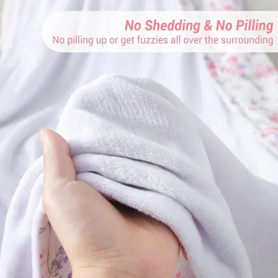 Reassures shoppers that the blanket maintains its quality over time without shedding or pilling, emphasizing durability and cleanliness.