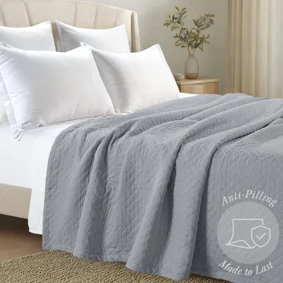 Emphasizes the product's anti-pilling construction and durability to reassure shoppers that the coverlet is made to last.