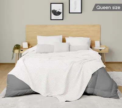 Communicates the bed size the product is designed for, helping shoppers confirm compatibility with their mattress.