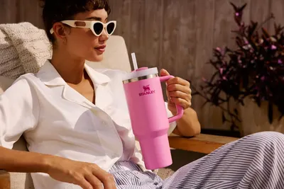 Shows the product in a real-world relaxation setting to help shoppers visualize using the tumbler in their daily lifestyle.