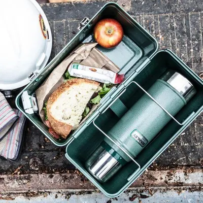 Demonstrates the lunch box in use with food and beverages packed inside, showing shoppers how the product functions in everyday life.