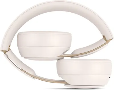 A clean product photo on a plain white background shows the headphones clearly. It offers a plain catalog view with no added claims.