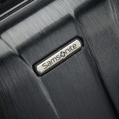 The enlarged Samsonite badge puts the brand name front and centre, signalling a established luggage maker worth trusting.