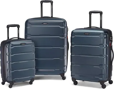 Shows the Omni range in three sizes so shoppers see the full Samsonite collection matches in one look.