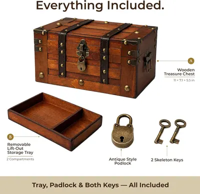 Shows everything included in the box so shoppers know the tray, padlock, and both keys come with the chest.